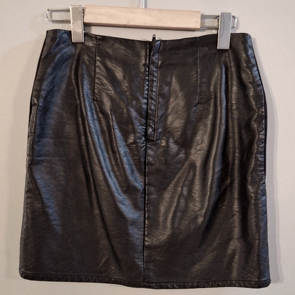 Faux leather and suede skirt - Picture 2 of 2